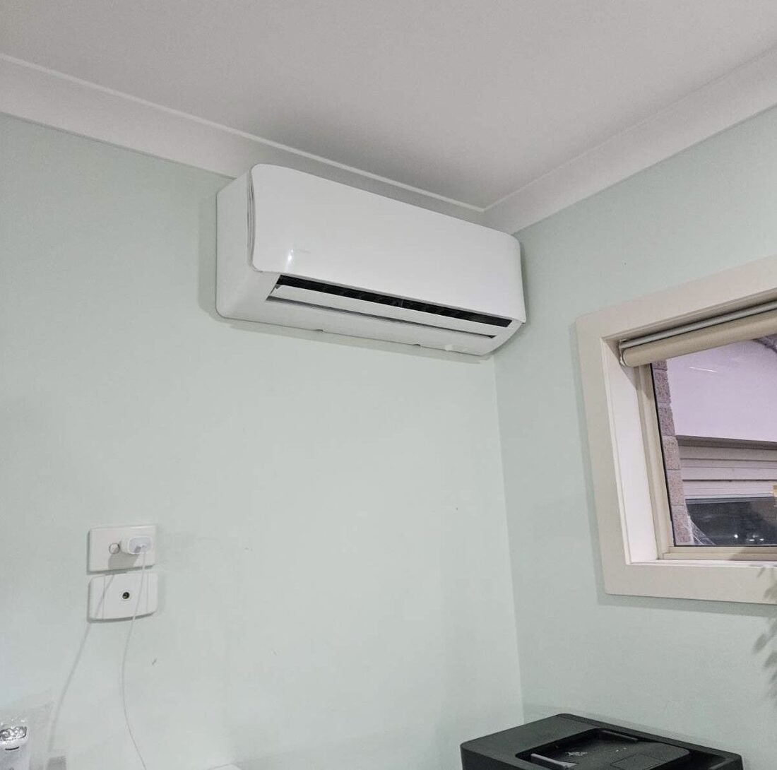 Midea indoor split system in mint room